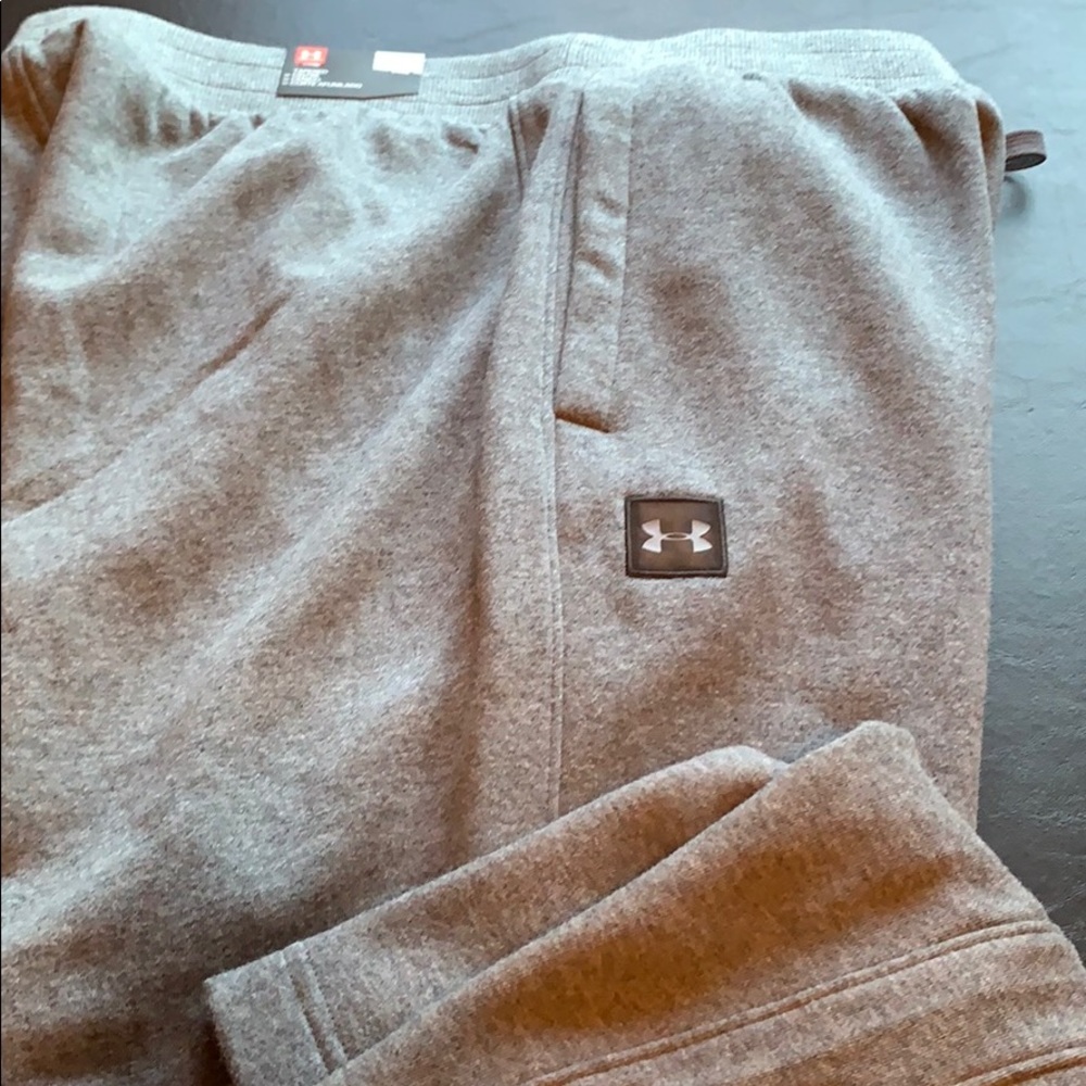 Under Armour tapered joggers size xl gray NWT